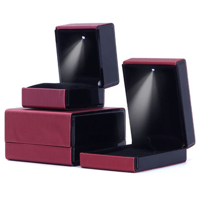 Hanhong Custom Logo LED Light Jewelry Box for Bracelets Necklaces and Rings in Leather