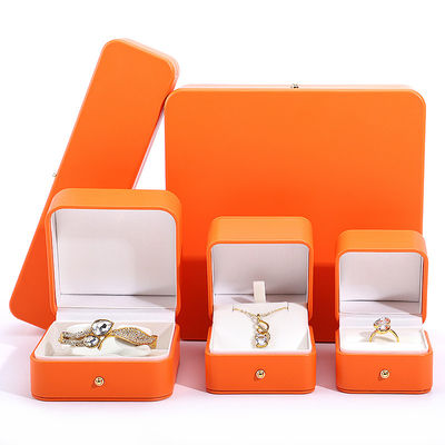 Customized Leather and Velvet Travel Jewelry Organizer for Necklace Ring Earrings