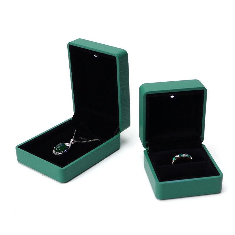 Round White Leather LED Jewelry Box with Custom Logo and Silk Screen Print from Hanhong