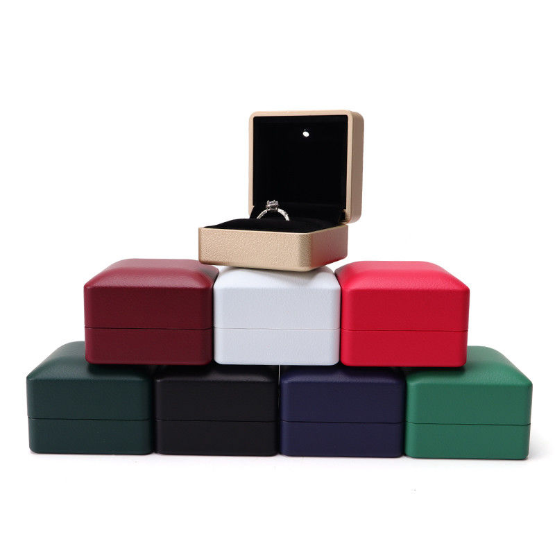 Custom Ring Packaging Solution Lighted Green Leather Jewelry Box with Silk Lining and Logo