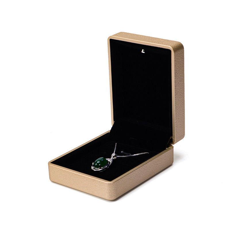 Jewelry Package Hanhong Gold Leather LED Ring Box with Silk Screen Print and Light
