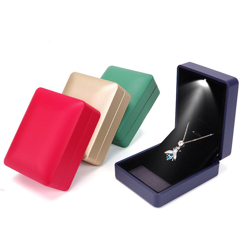 Jewelry Package Hanhong Gold Leather LED Ring Box with Silk Screen Print and Light