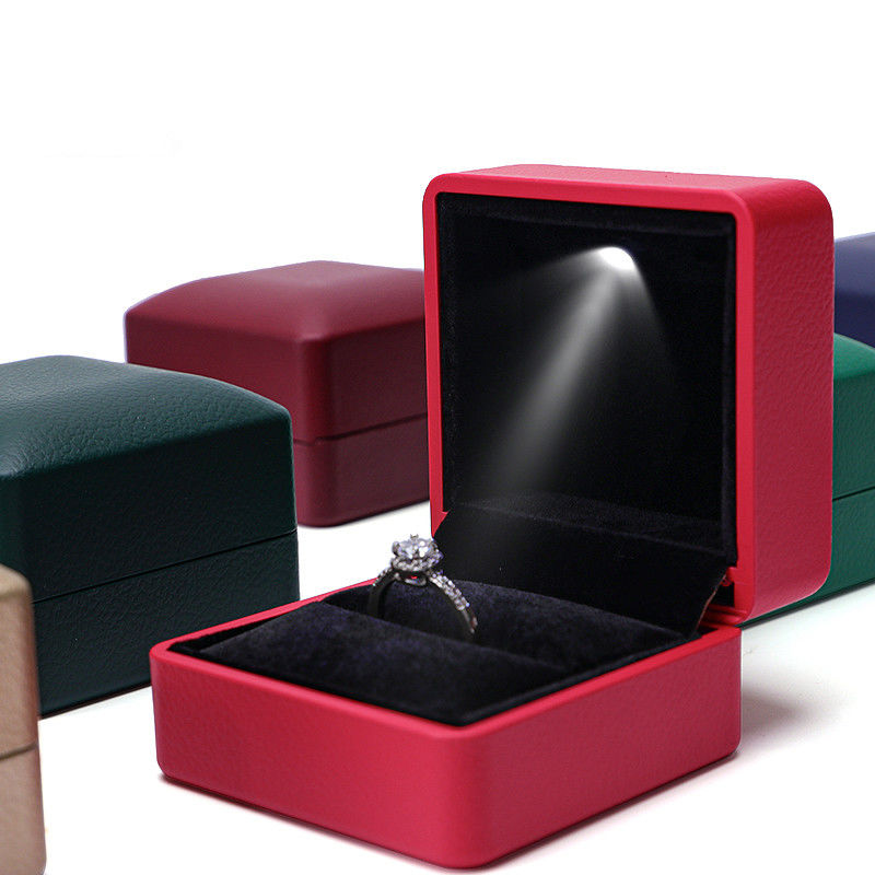 Jewelry Package Hanhong Gold Leather LED Ring Box with Silk Screen Print and Light