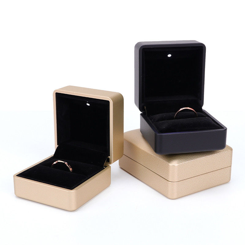 Hanhong Custom Ring Box with Light 6.5*6.5*4.5cm Size Black Leather and Velvet Material