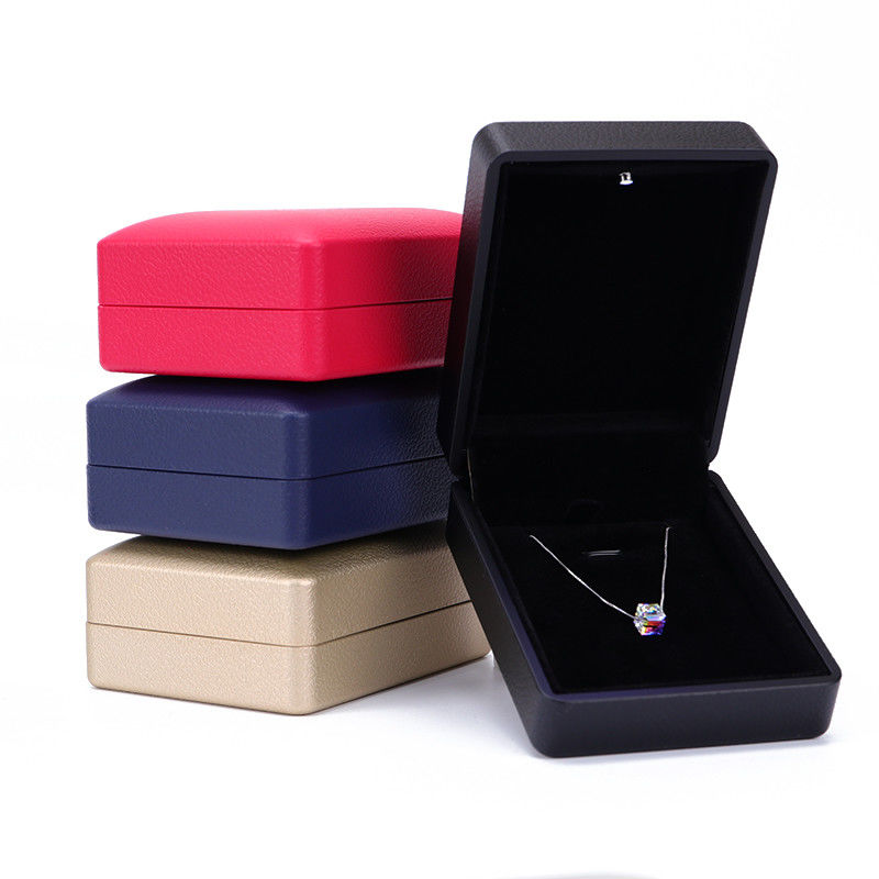 Hanhong Custom Ring Box with Light 6.5*6.5*4.5cm Size Black Leather and Velvet Material