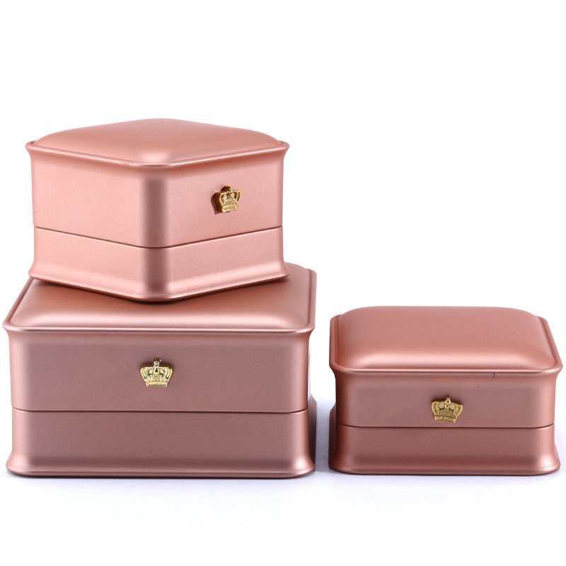 Custom Luxury Crown Jewelry Packaging Box with LED Light and Plastic Velvet Material