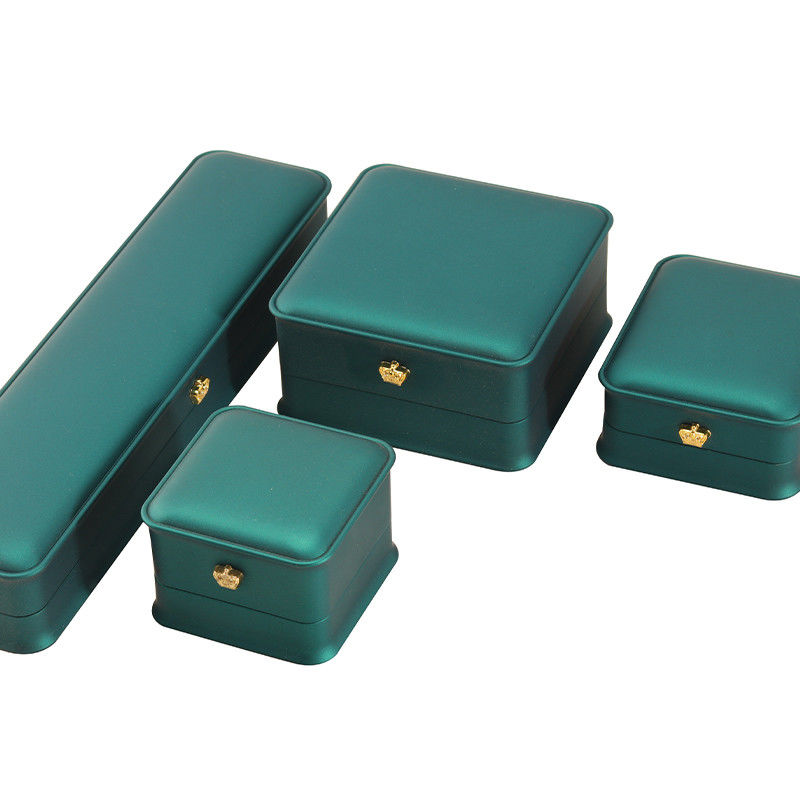 LED Light Jewelry Box for Custom Luxury Crown Jewelry Packaging Plastic Velvet Material