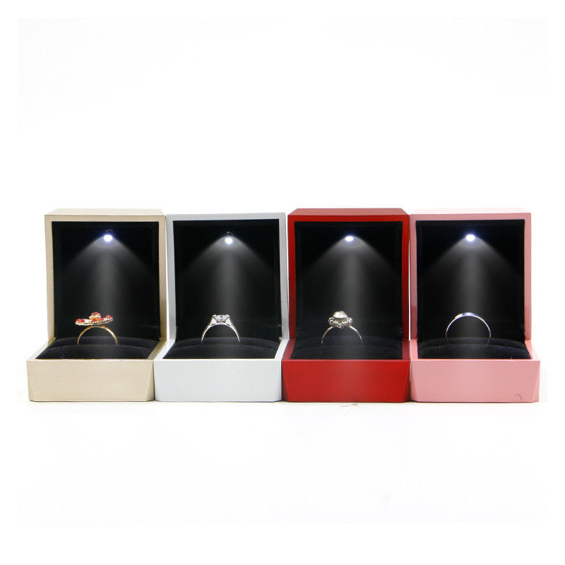 Hanhong Luxury Ring Box Custom Logo PU Plastic White Jewelry Storage Box with LED Light