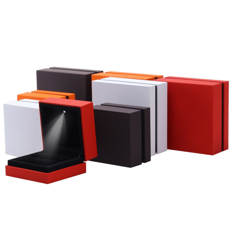 9*9*3.5cm Jewelry Box Organizer with Logo Baked Lacquered Black Rimmed LED Ring Box