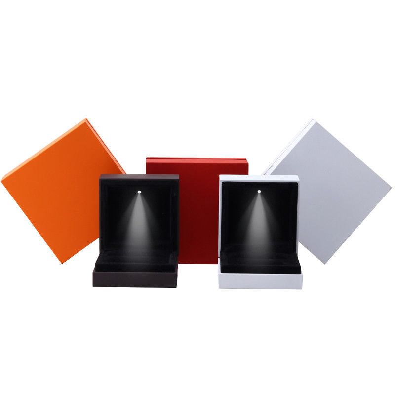9*9*3.5cm Jewelry Box Organizer with Logo Baked Lacquered Black Rimmed LED Ring Box