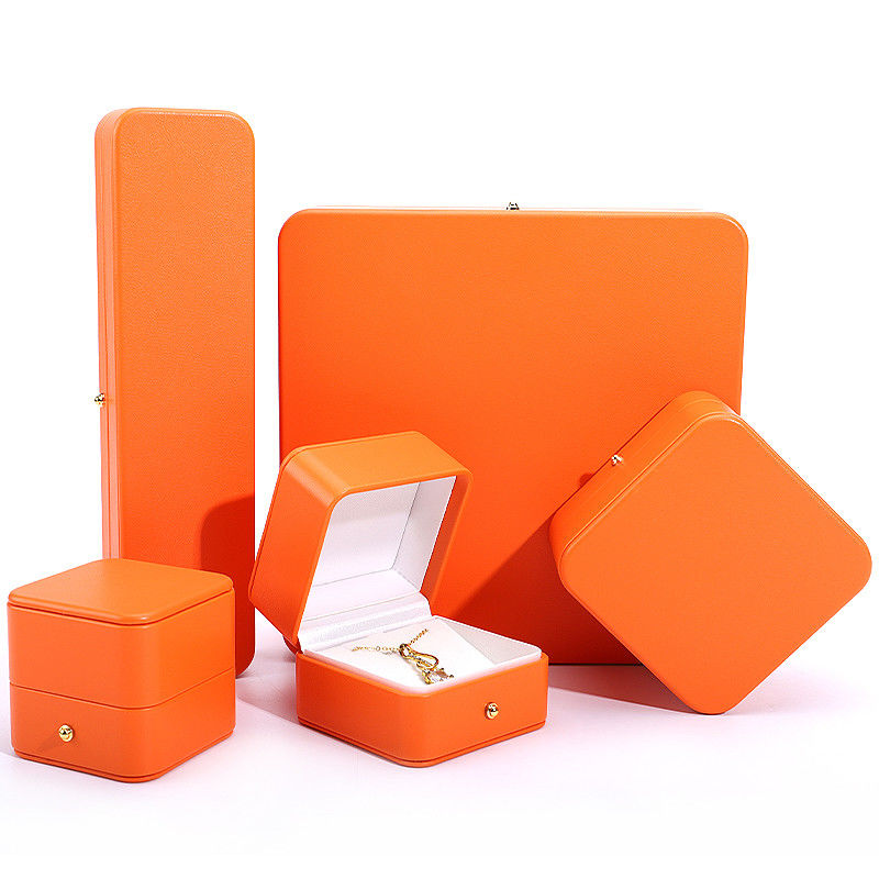 Customized Leather and Velvet Travel Jewelry Organizer for Necklace Ring Earrings