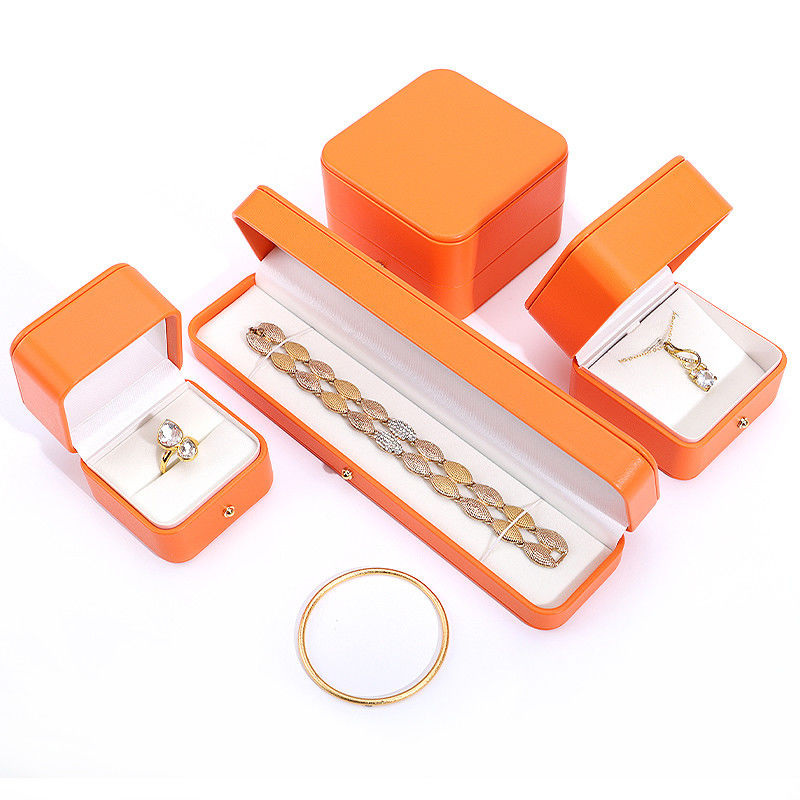 Customized Leather and Velvet Travel Jewelry Organizer for Necklace Ring Earrings