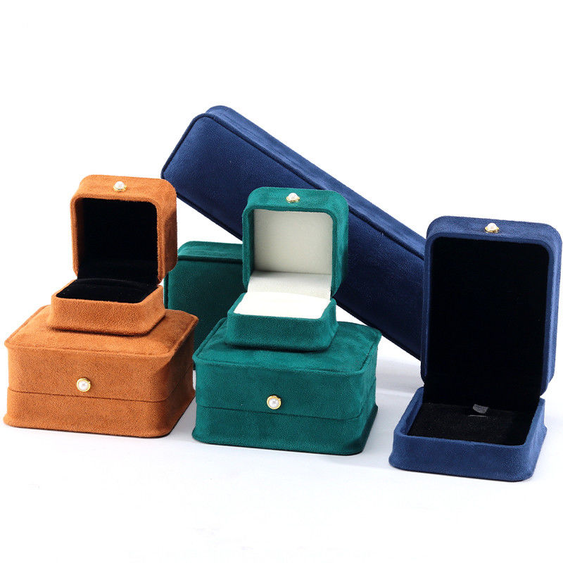 Custom Luxury Jewelry Packaging Box for Velvet Bracelet Earrings Necklace Pearl Lock