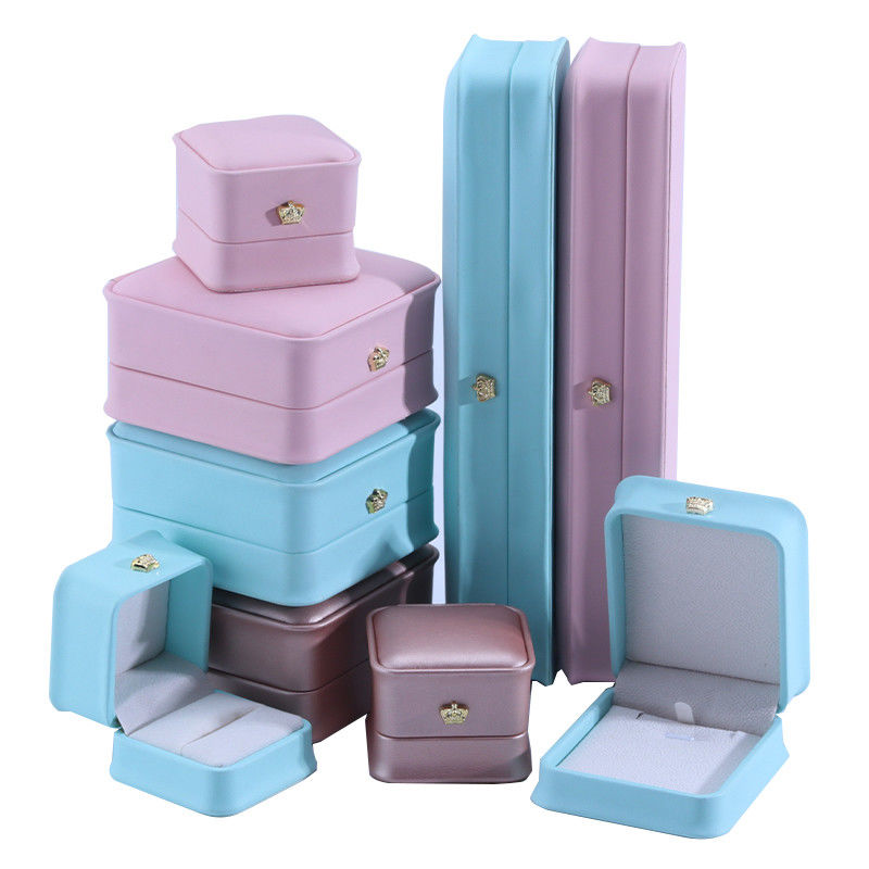 Square Shape Handmade Crown Design Luxury PU Leather Jewelry Box for Rings and Necklaces