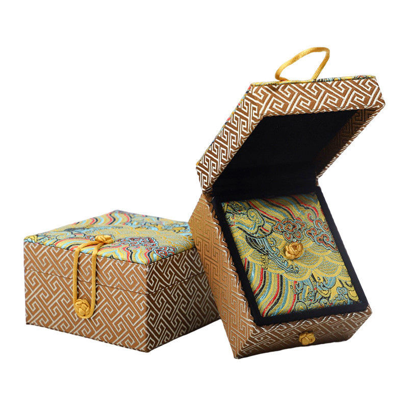 Gold Satin Jewelry Storage Box for Classical Necklace Pendant by Hanhong in Style
