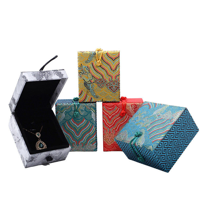 Gold Satin Jewelry Storage Box for Classical Necklace Pendant by Hanhong in Style