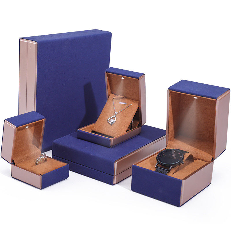OEM Logo Eye Catching Velvet Jewelry Packaging Set with LED Light Soft Touch Lining