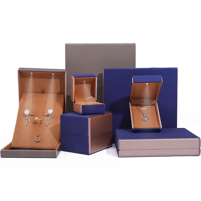 OEM Logo Eye Catching Velvet Jewelry Packaging Set with LED Light Soft Touch Lining