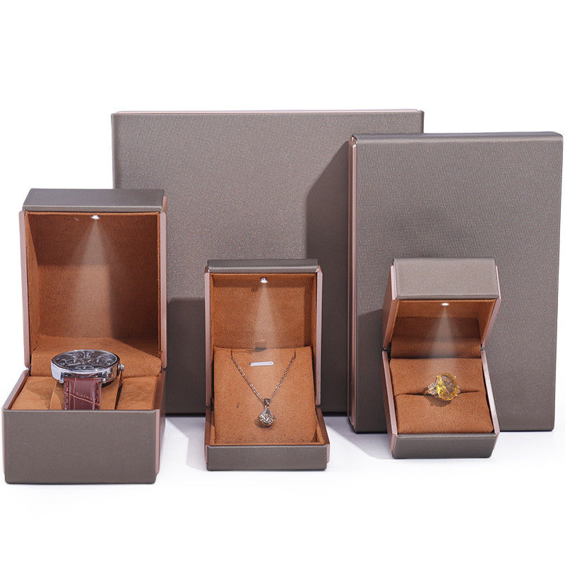 OEM Logo Eye Catching Velvet Jewelry Packaging Set with LED Light Soft Touch Lining