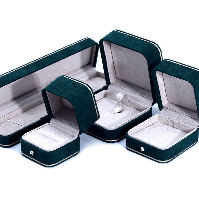 Customized Size and Custom Logo Green Velvet Jewelry Box for Bracelet Necklace Ring