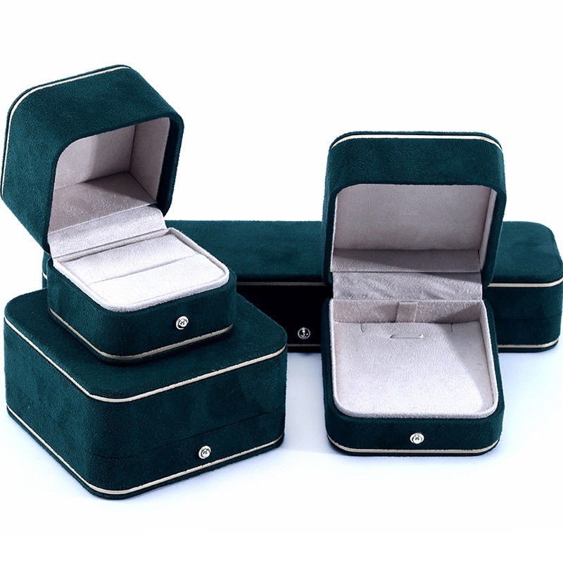 Customized Size and Custom Logo Green Velvet Jewelry Box for Bracelet Necklace Ring