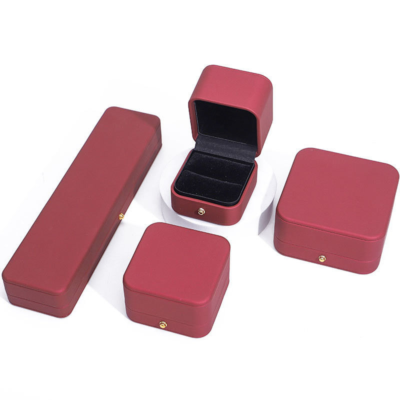 Wind Red Sleek PU Leather Jewelry Storage Packaging Box with Gold Button Ornament
