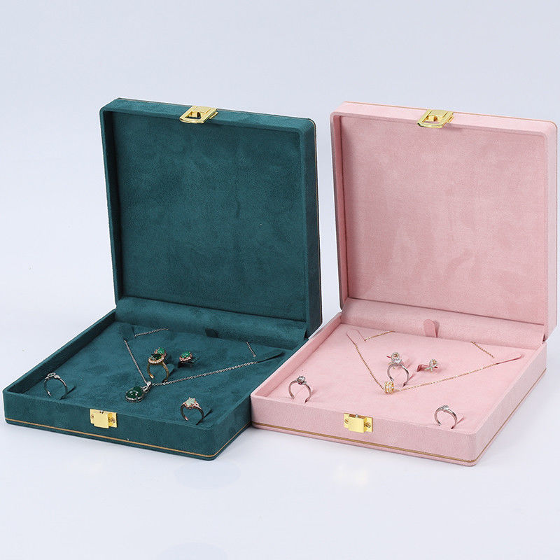 Soft Sleek Velvet Jewelry Box Organizer Gold Buckle Luxury Jewelry Case OEM