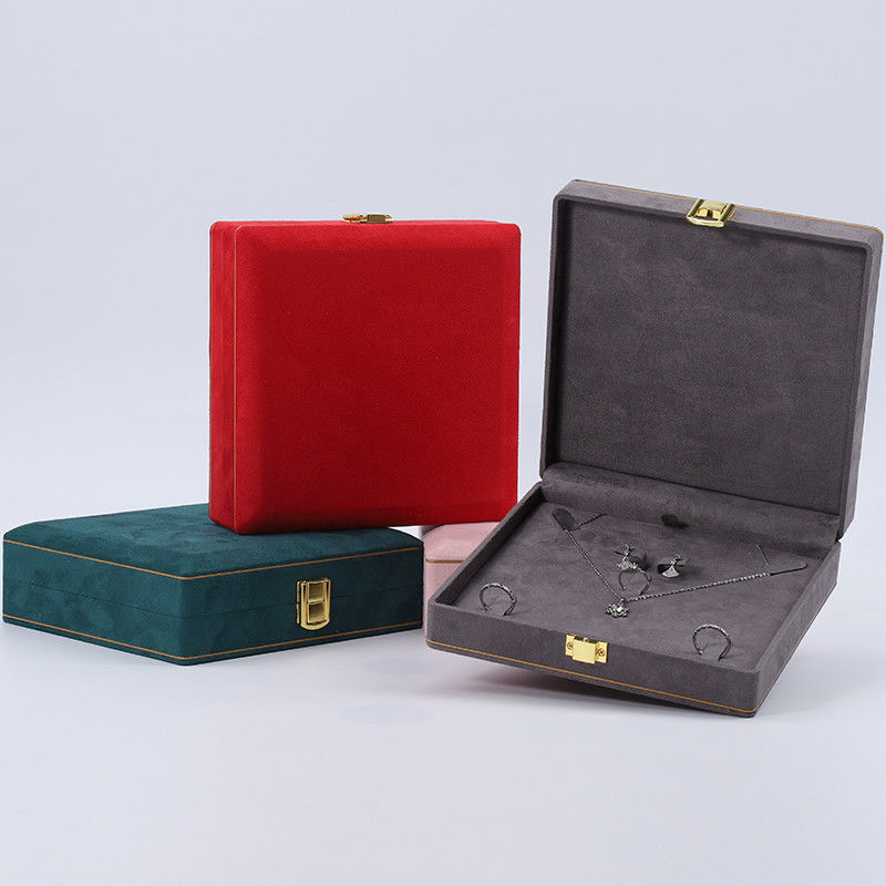 Soft Sleek Velvet Jewelry Box Organizer Gold Buckle Luxury Jewelry Case OEM