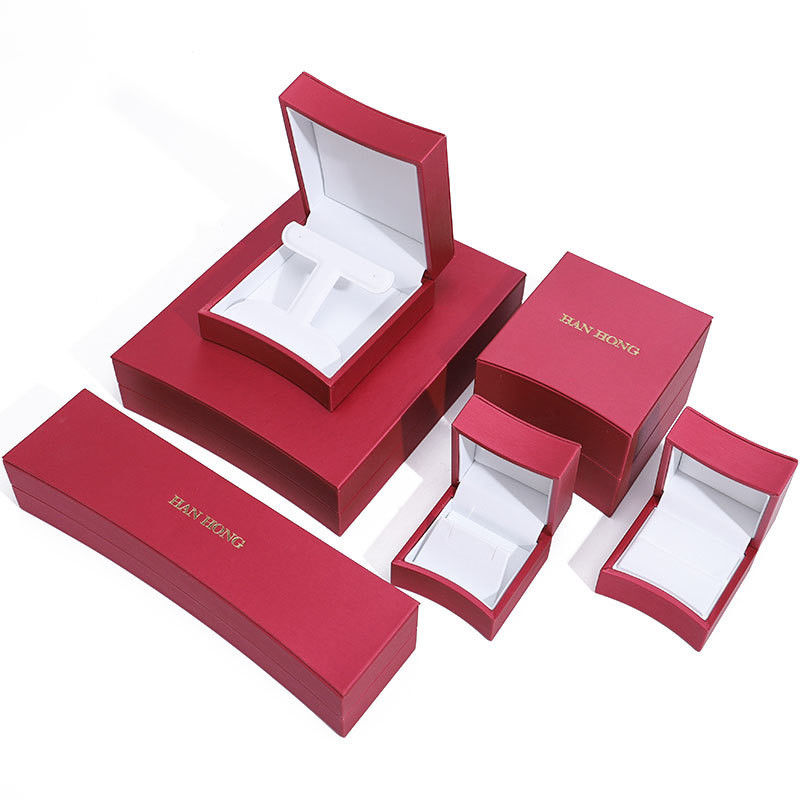 Eye-Catching Arc-Shaped PU Leather Jewelry Storage Organizer Luxury Box Package