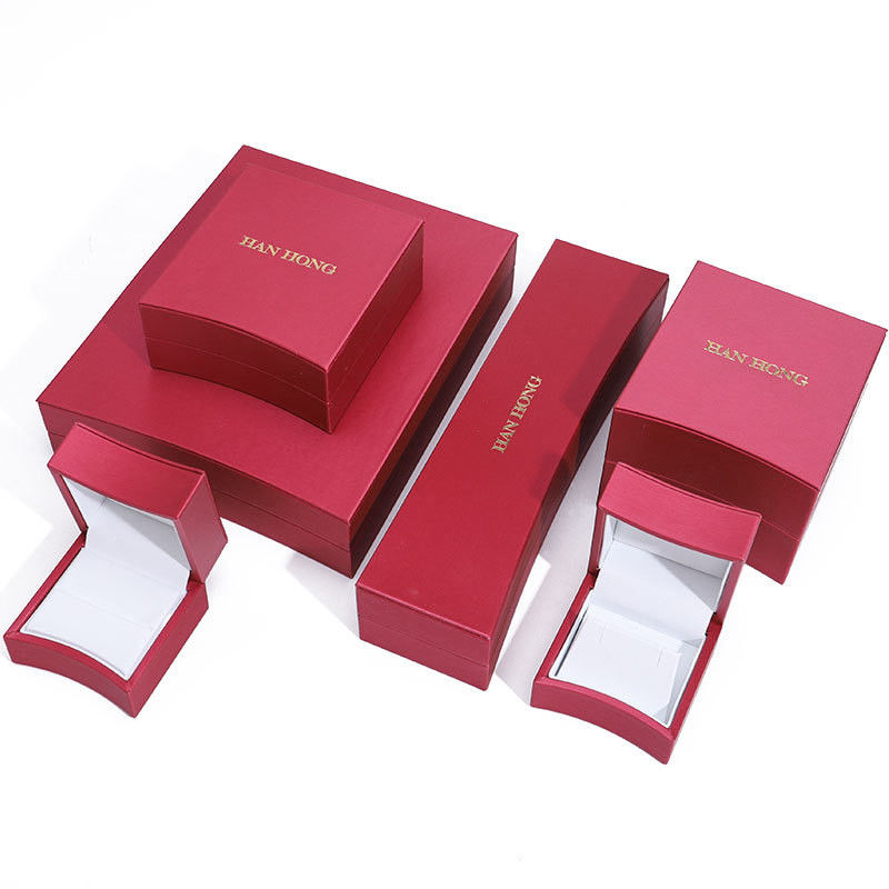 Eye-Catching Arc-Shaped PU Leather Jewelry Storage Organizer Luxury Box Package