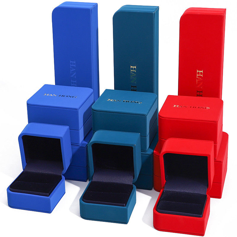 Diamond Arc-Shaped Sleek Faux Leather Jewelry Storage Box Luxury Packaging