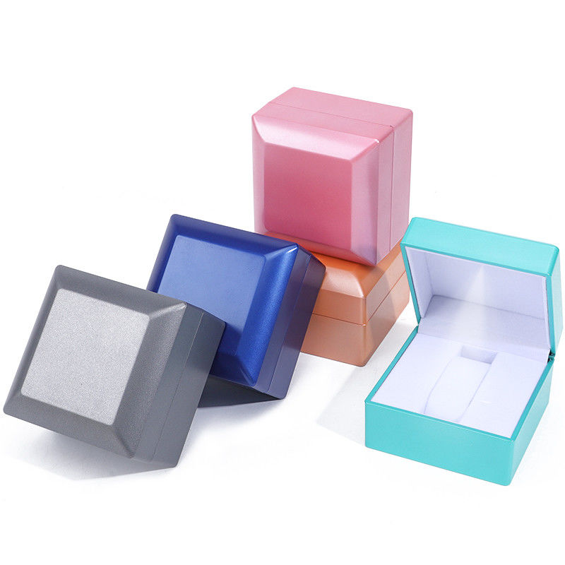 Handmade Gorgeous Mini Watch Luxury Packaging Box Protection Convex Holder for Men