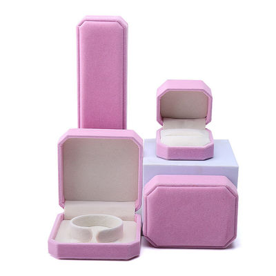 Elegante handgemaakte Roze Achterachtig Fluwelen Juwelen Doos voor Halsketting Oorbellen Armband Ring